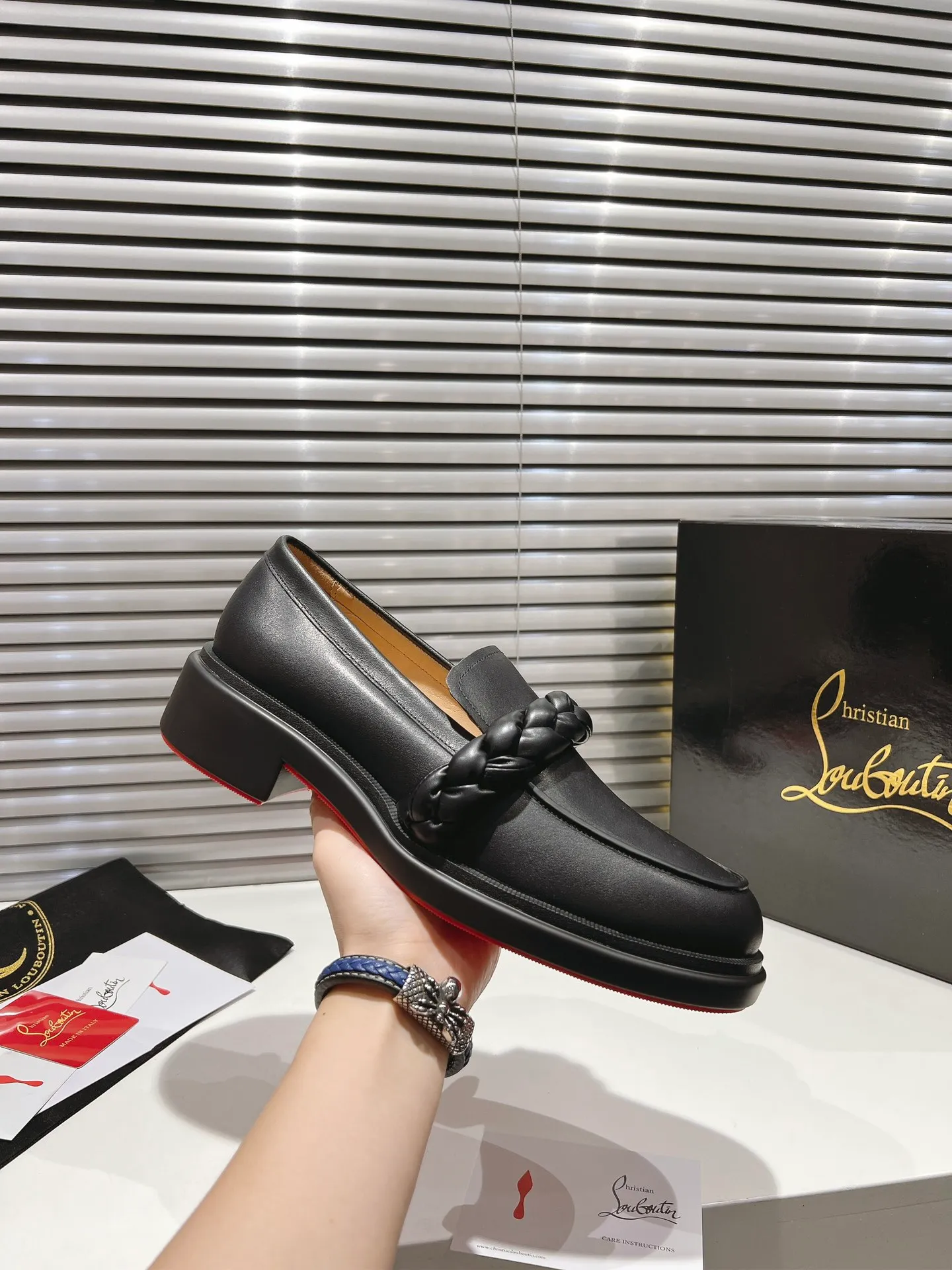👟👟Ex-factory price 800👟👟 ╔Tire bottom Loft twist black cowhide╗ ·Top version customization·2024𝐬𝐬 𝑪𝒉𝒓𝒊𝒔𝒕𝒊𝒂𝒏 𝑳𝒐𝒖𝒃𝒐𝒖𝒕𝒊𝒏 ▪️No matter the last shape, fabric, diamonds, nails, lining, outsole, they are as close as possible to ZP... ▪️The original sole is specially provided by the original factory ▪️The lining is imported water-dyed cowhide ▪️The private customization time is about 3-7 days —————— Size: Men's 39M-46M